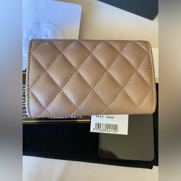 Chanel reissue card holder o case - Picture 5 of 12